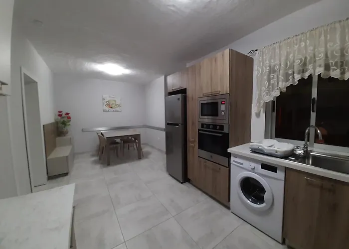 Antros, 1 Apartment Xlendi
